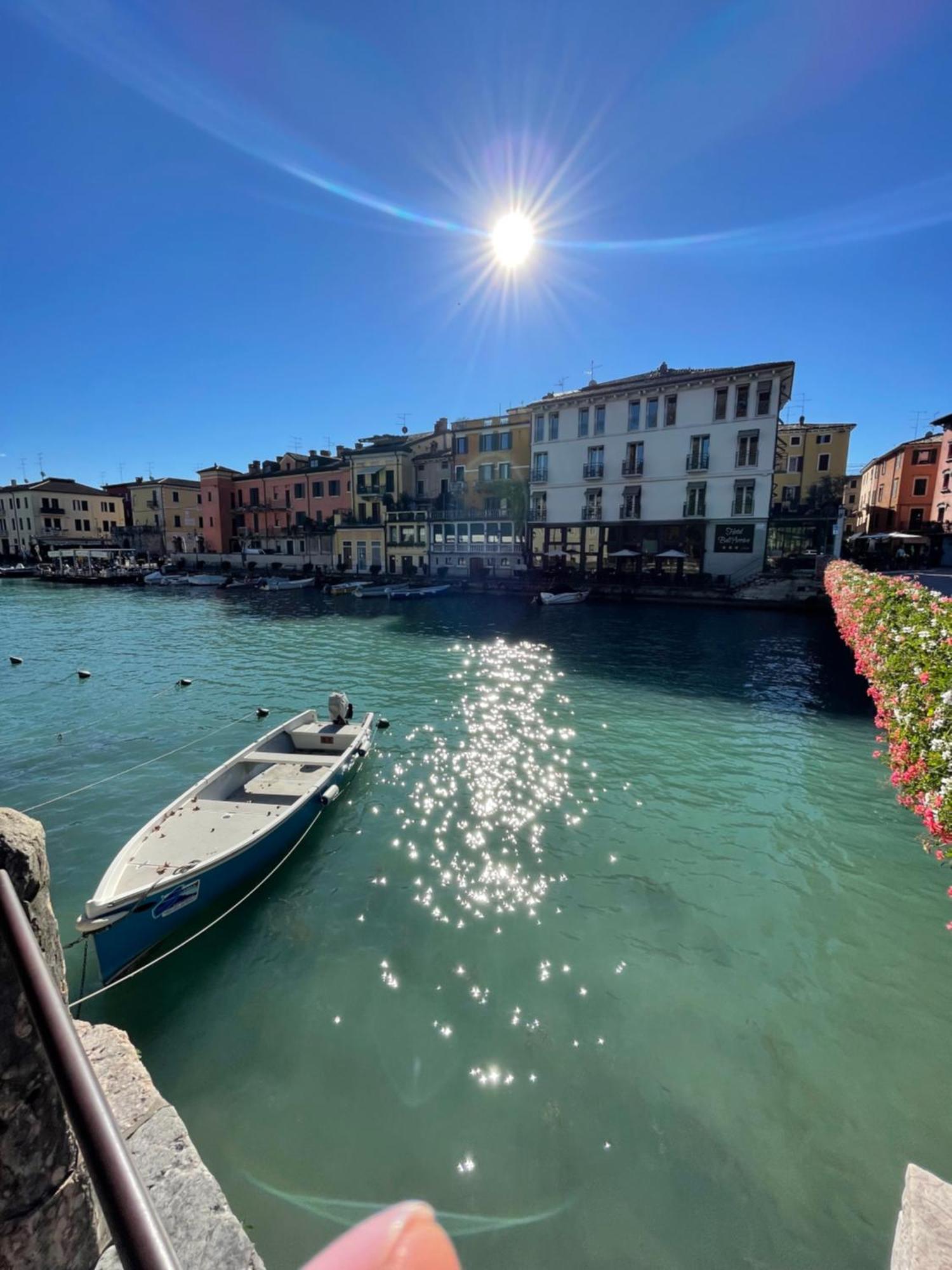 Time To Relax - La Terrazza Sul Lago Peschiera del Garda Exterior photo